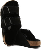 Birkenstock Arizona Shearling Sandale en daim à double lanière poure en noir